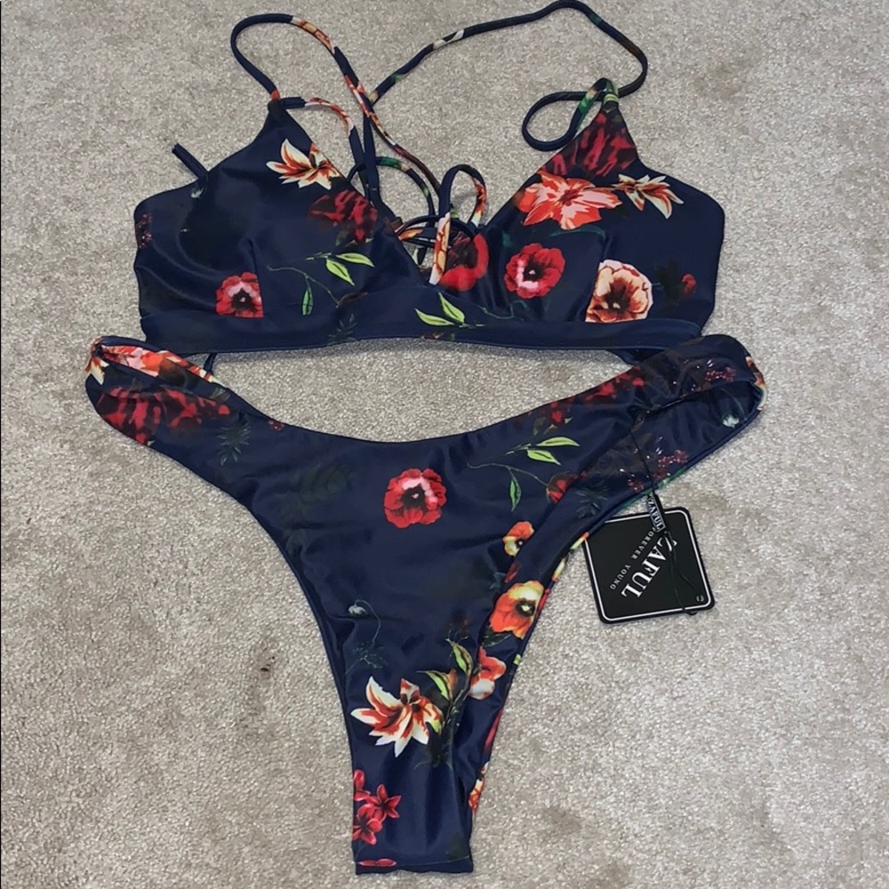 Women’s zaful cheeky flower bikini set